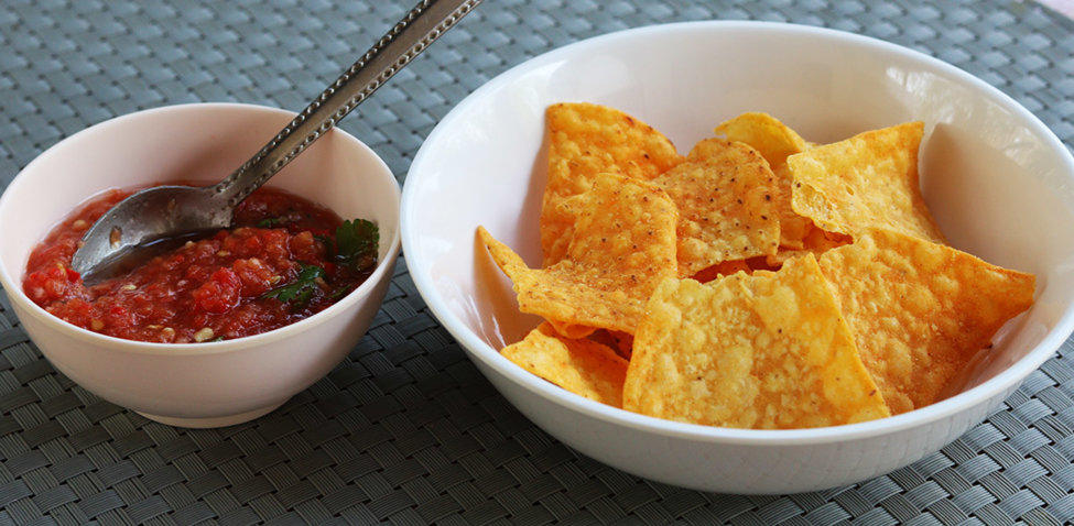 Salsa and Chachos.