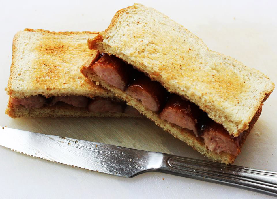 sausage sarnie.jpg