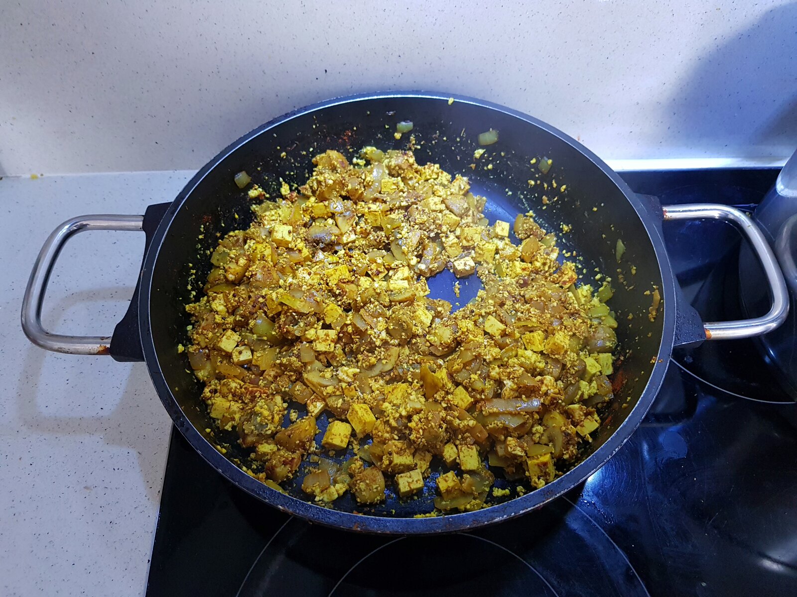 Scrambled tofu with mushrooms and onions