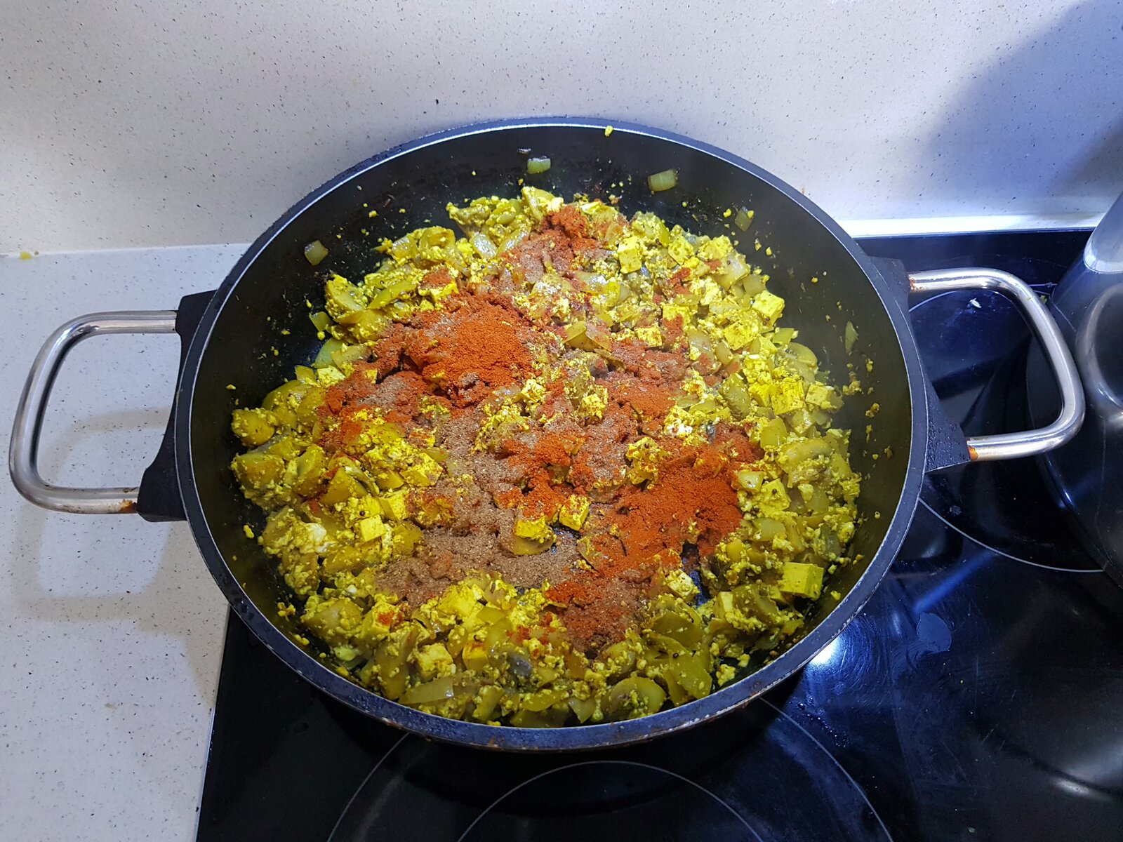 Scrambled tofu with mushrooms & onions