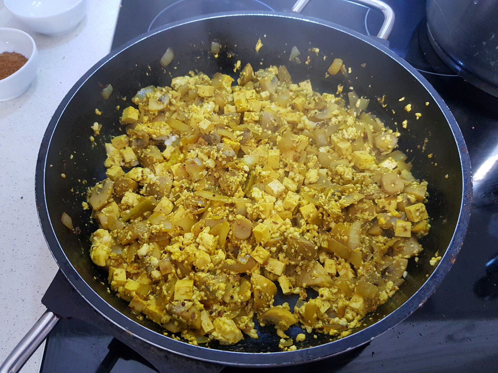 Scrambled tofu with mushrooms & onions