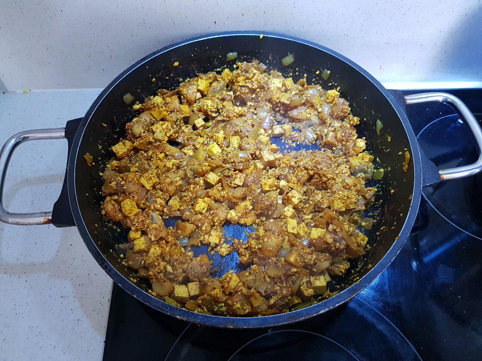 Scrambled tofu with mushrooms & onions