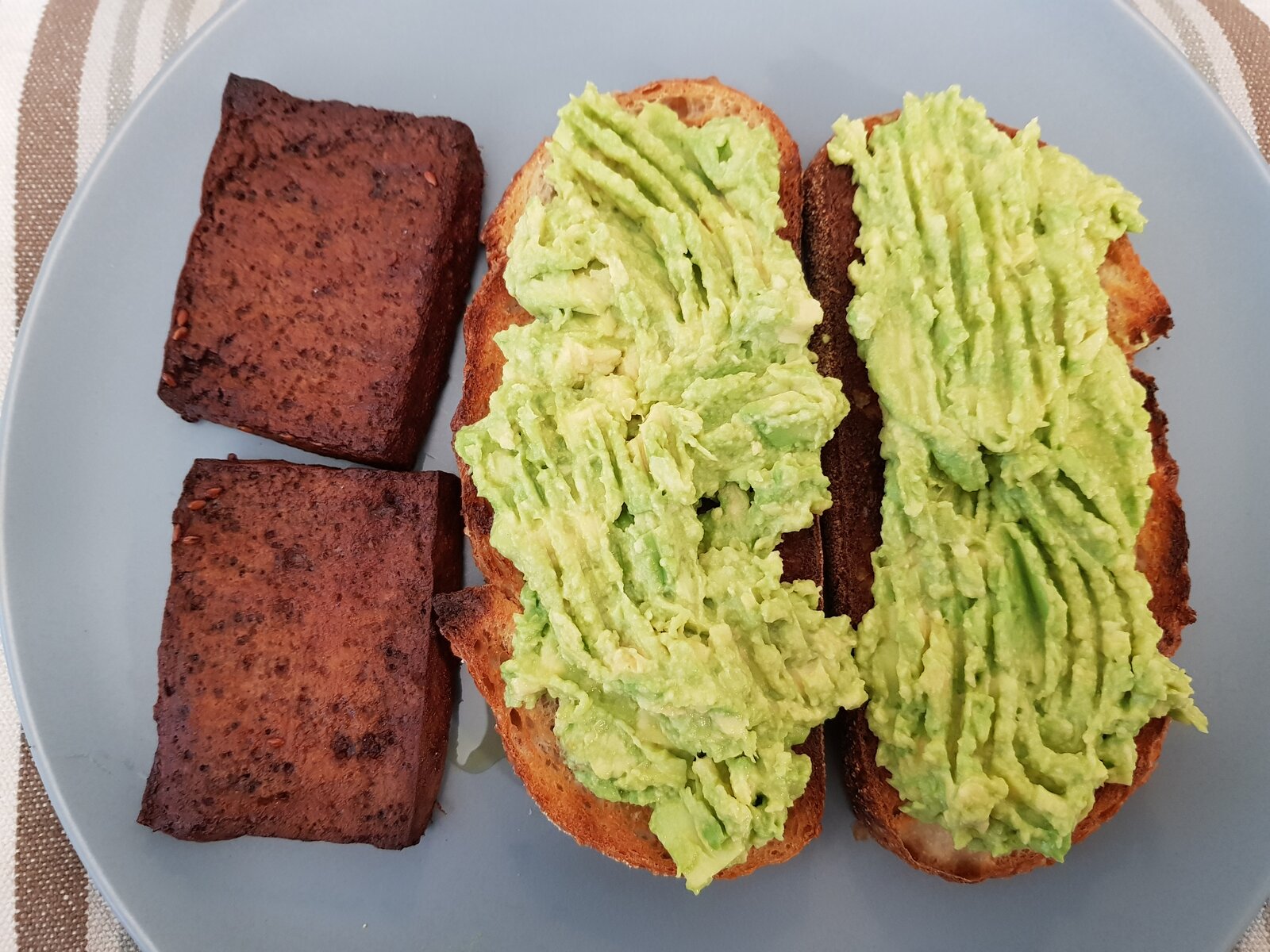 Smashed Avo with baked tofu