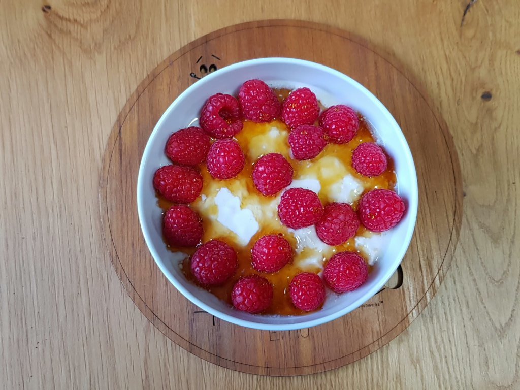 Soaked oats with raspberries