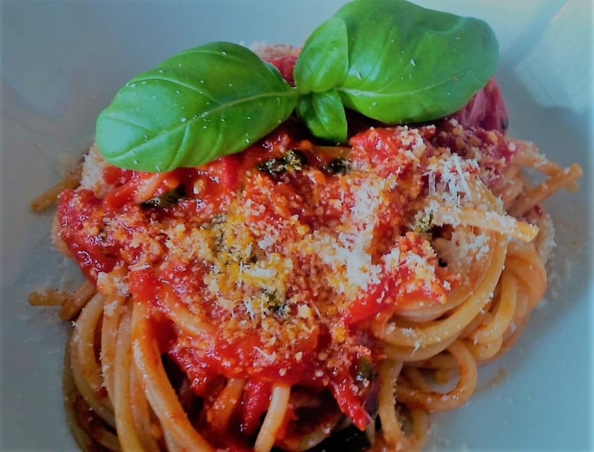 Spaghetti with Fresh Homemade Tomato Sauce