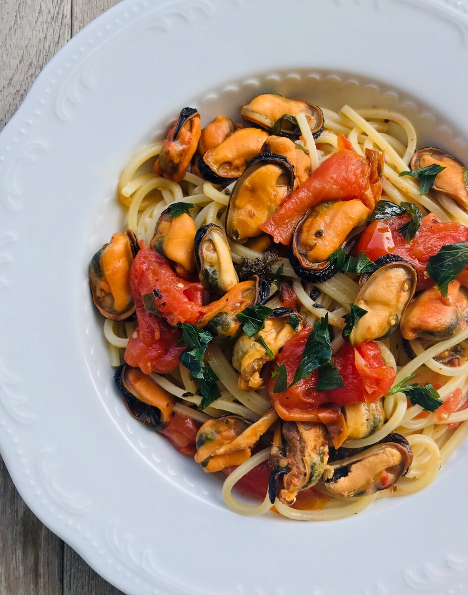 Spaghetti with Mussels and Fresh Tomatoes.jpg