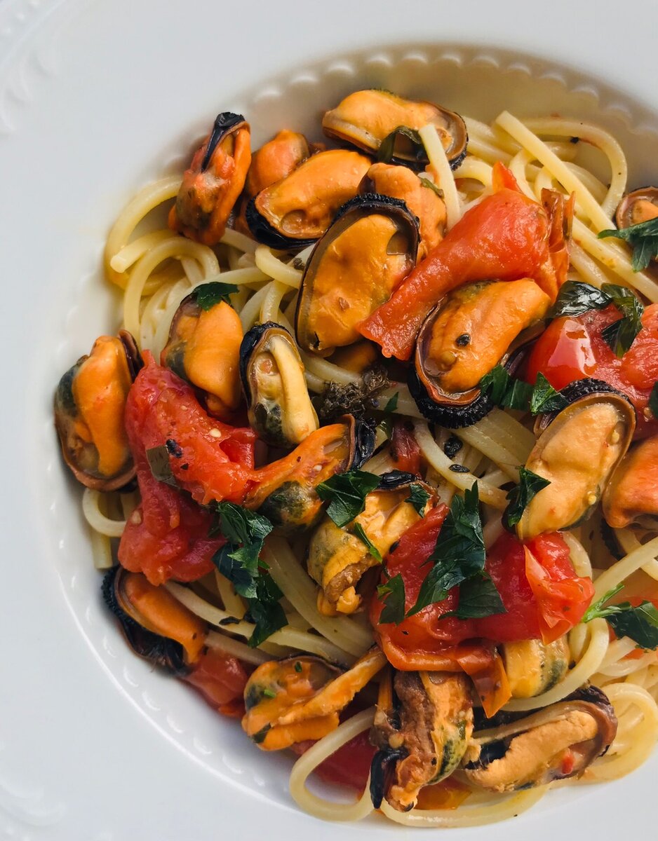 Spaghetti with Mussels and Fresh Tomatoes.jpg