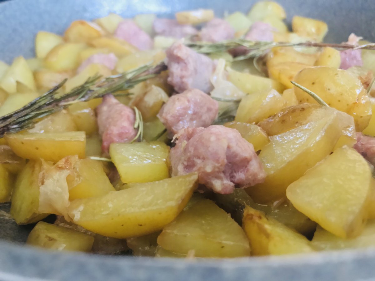 Stir-Fried potatoes with pork sausage (Luganega).jpeg