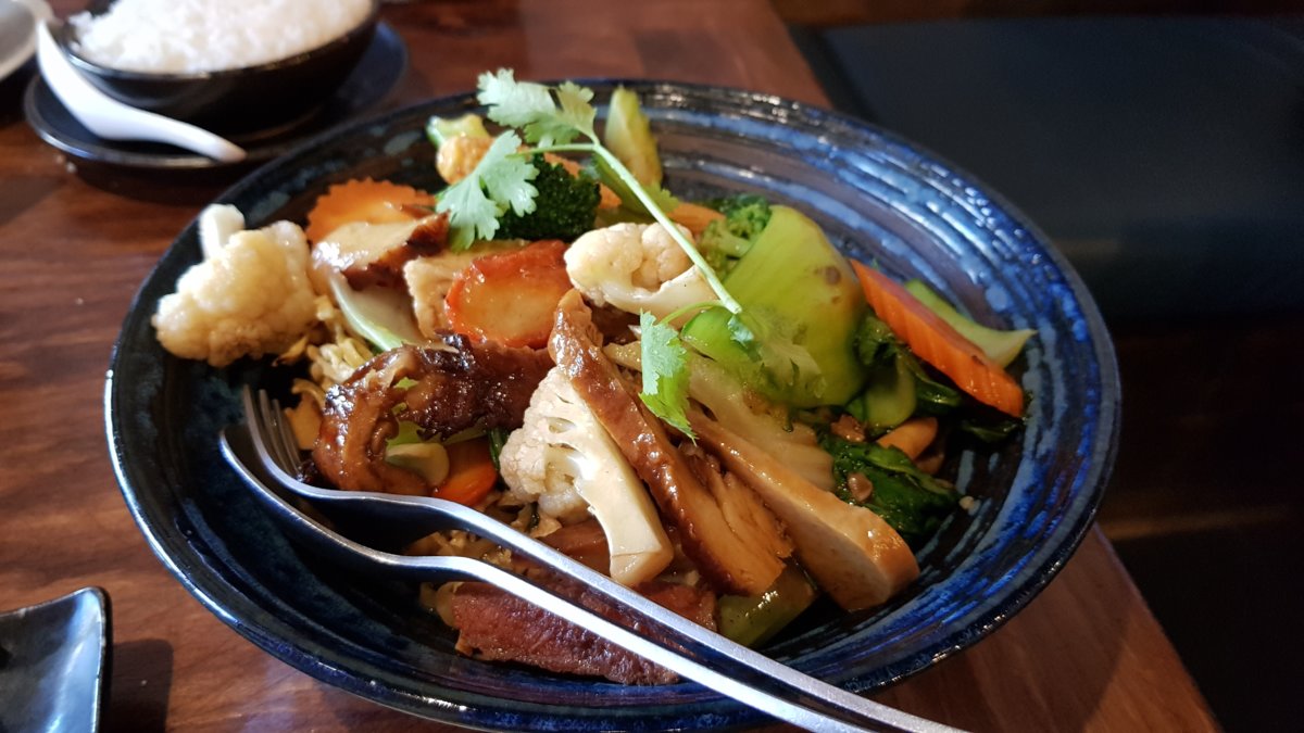Stir Fry Noodles with soy meat and flat white noodles