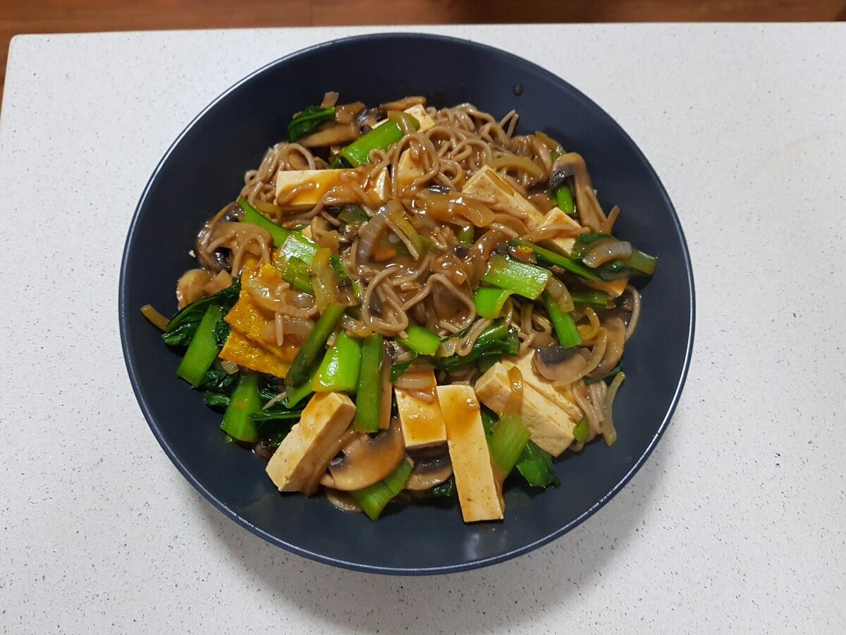 Stirfry with buckwheat noodles