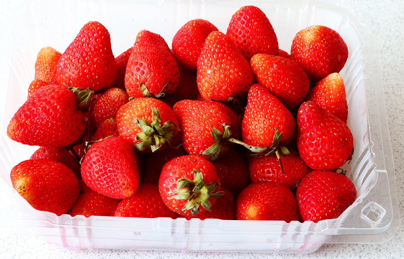 Strawberries 1 s.jpg