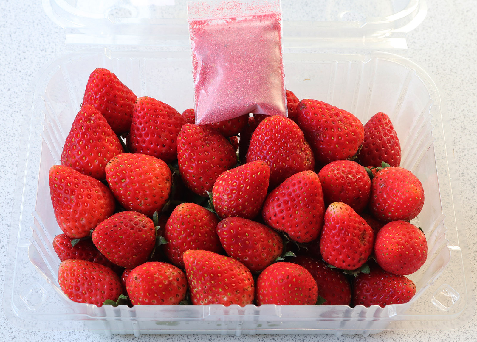 Strawberries 2 s.jpg