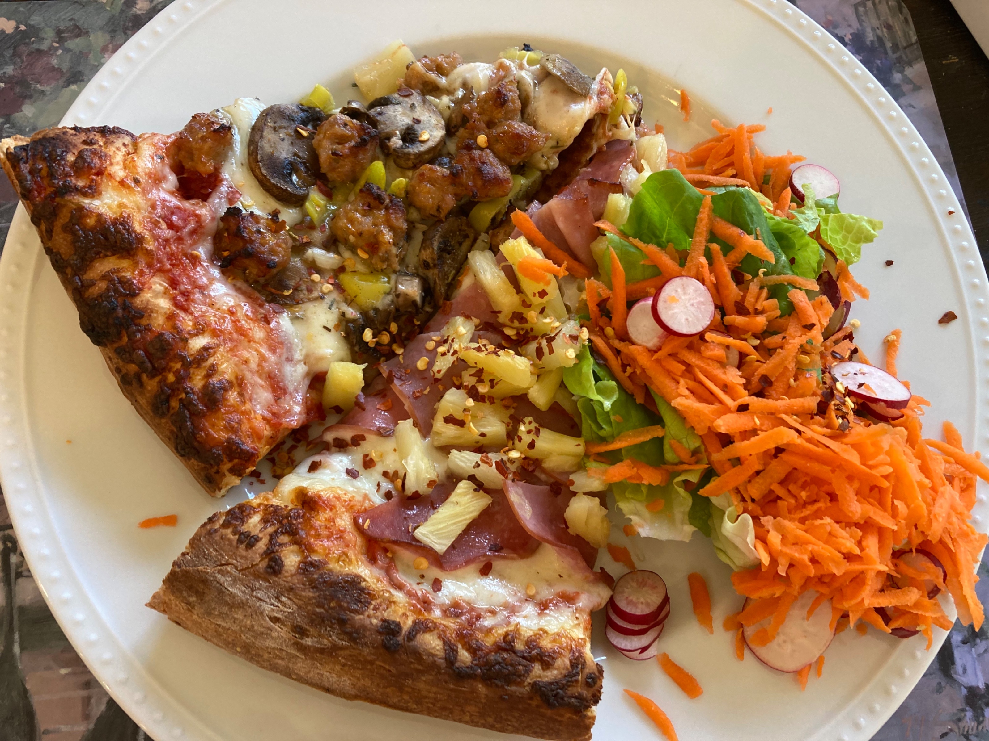 Sweet pig & Zesty Italian pizza