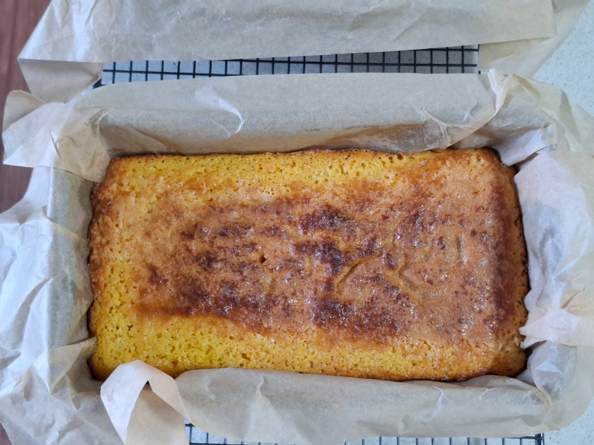 Sweet polenta and yoghurt cake