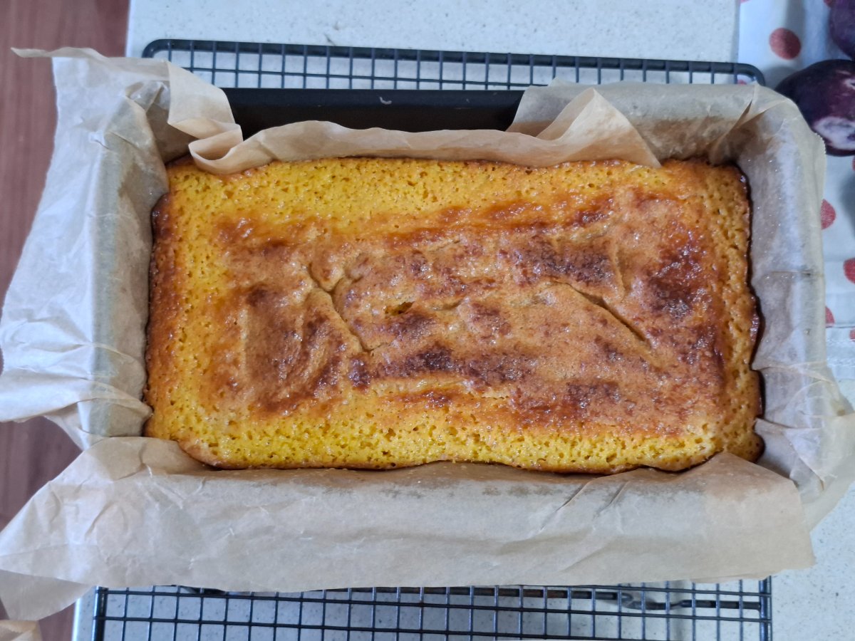 Sweet polenta and yoghurt cake