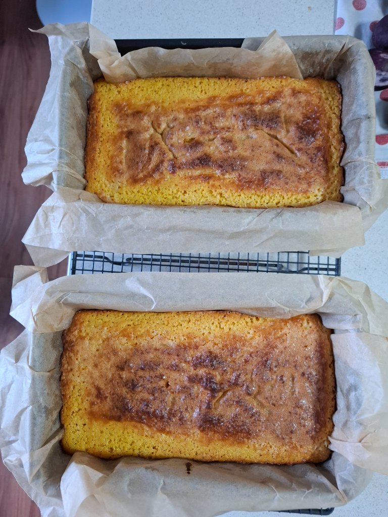 Sweet polenta and yoghurt cake