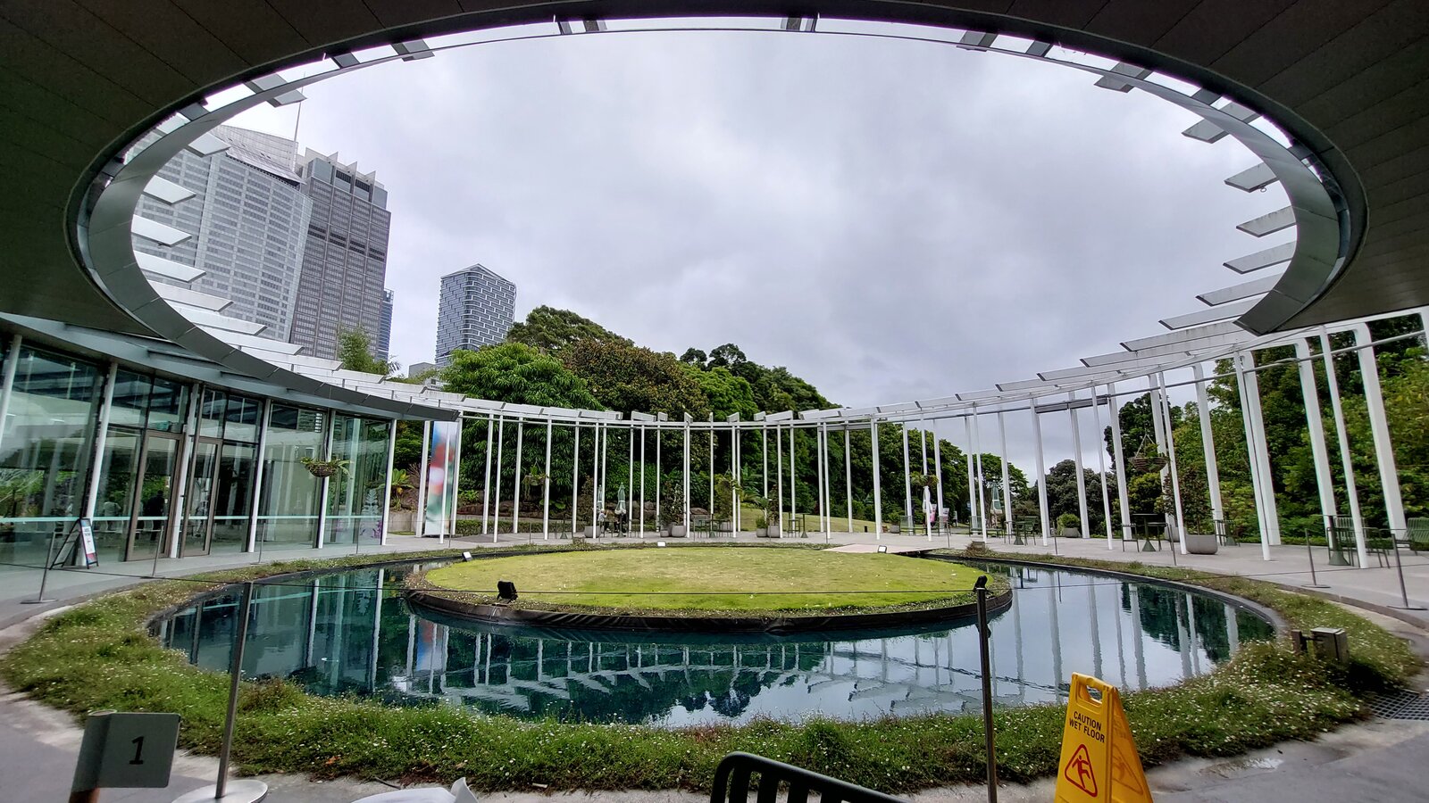 Sydney Botanical Gardens from a café