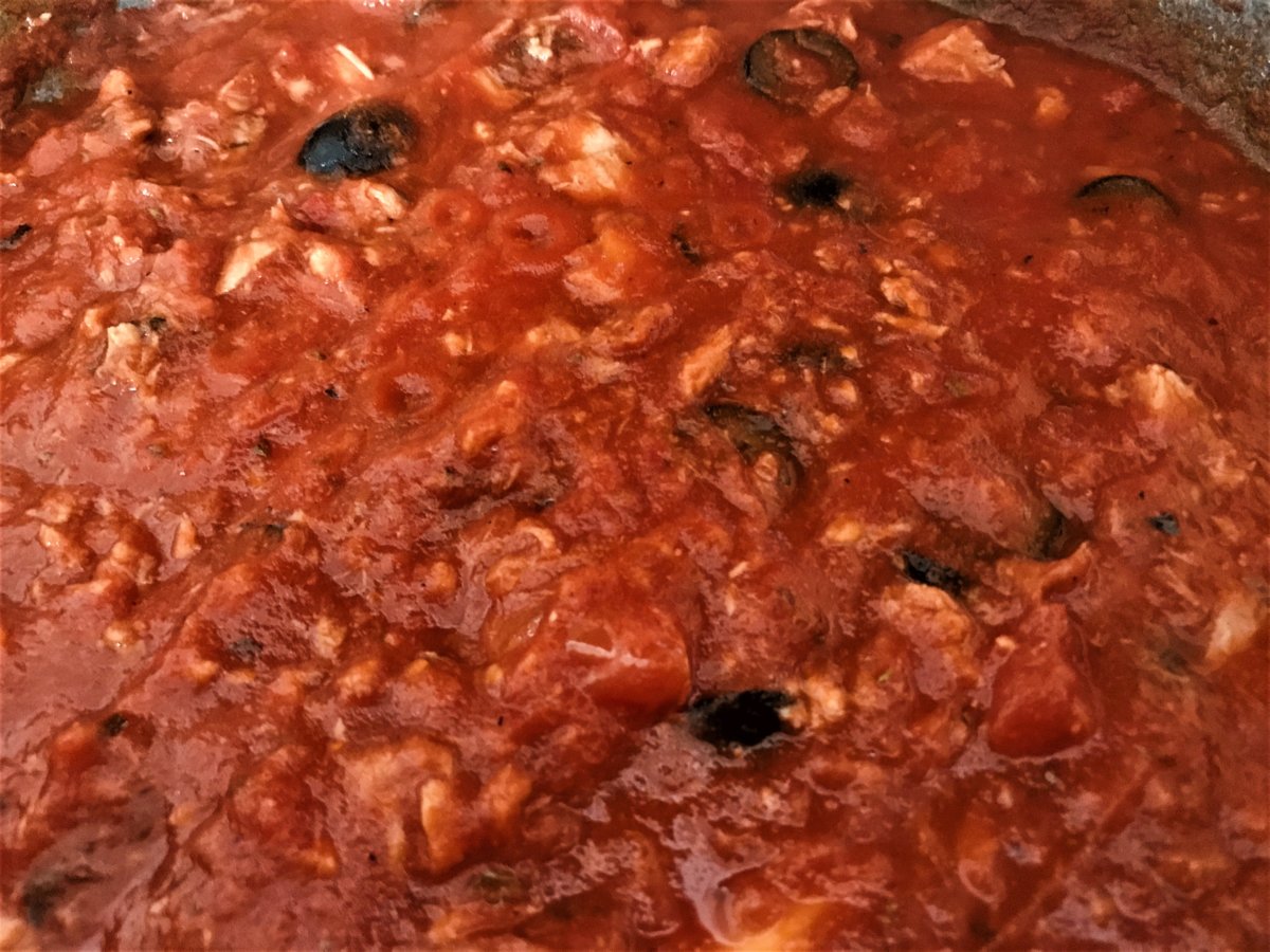 Tuna and black olives tomato sauce.jpg