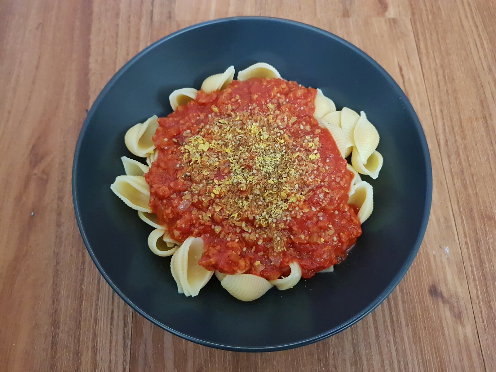 Vegan 'Spagetti' Bolognese with shells