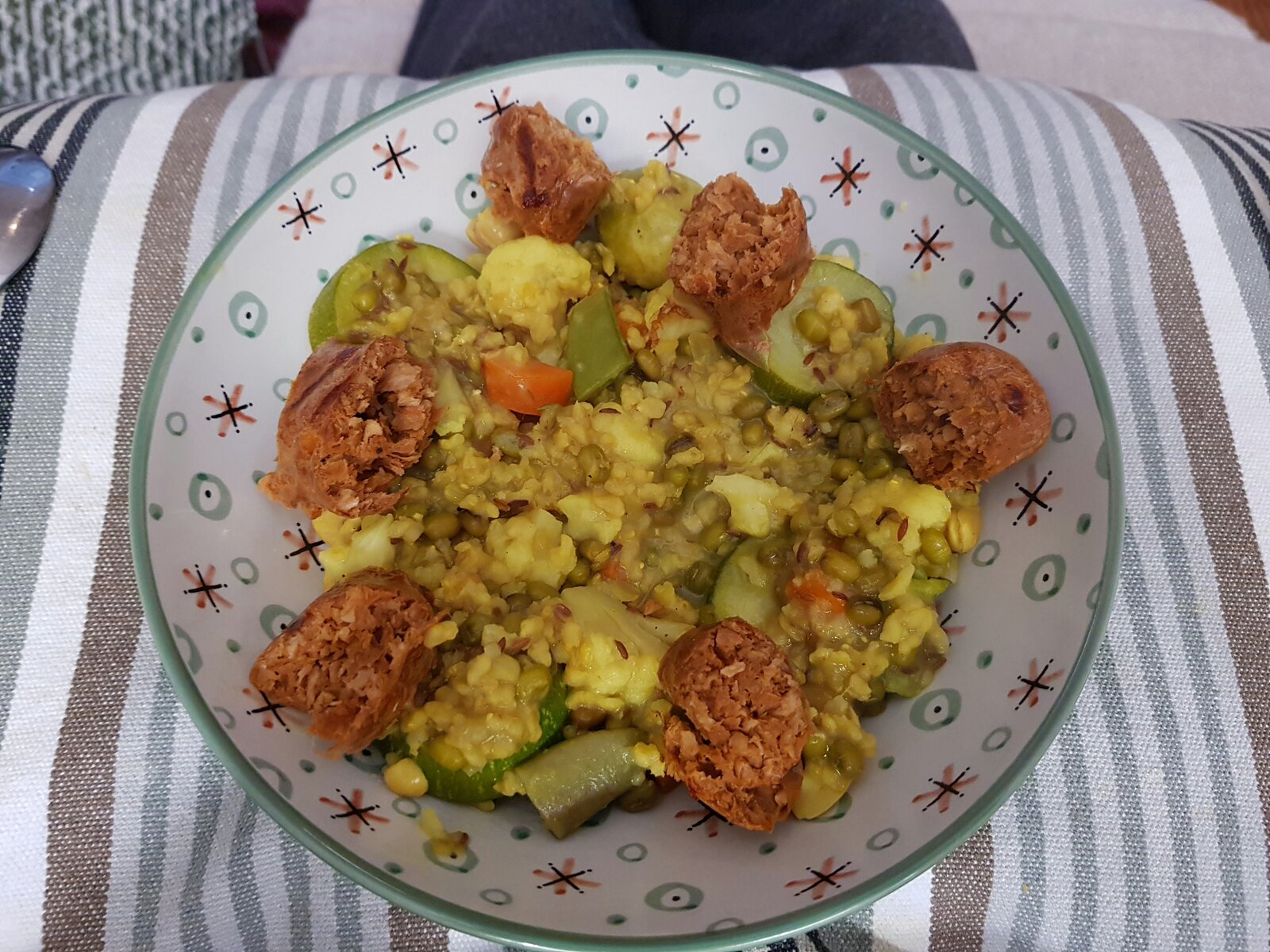 Vegetable Kharachi with vegan Bratwurst