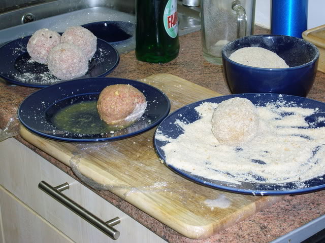 ScotchEggs008.jpg