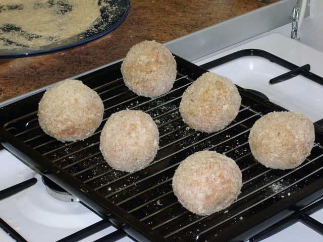 ScotchEggs009.jpg